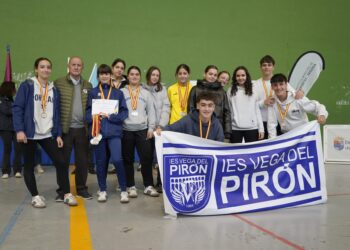 El IES Vega del Pirón, de Carbonero El Mayor, en la entrega de premios celebrada en el Frontón Segovia./DIP. SEGOVIA