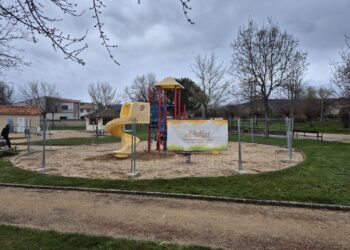 Inicio de las obras de renovación de las zonas de juegos / AYTO. DE TORRECABALLEROS