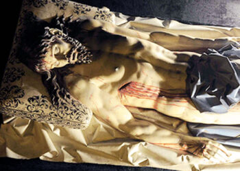 La Feligresía de la parroquia de San Andrés rinde culto al Santo Cristo Yacente