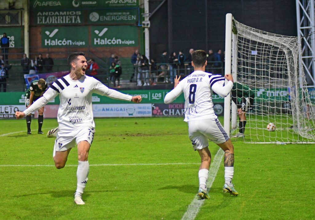 La Gimnástica Segoviana elige creer en el milagro 2 Hugo Díaz celebra su tanto milagroso (FOTO: JUAN MARTÍN-G. SEGOVIANA)