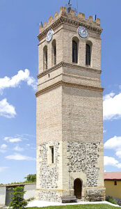 La Torre de Santa María, en Navas de Oro, es lo único que se conserva en pie de la Iglesia que había sido construida allí hacia probablemente el siglo XII.