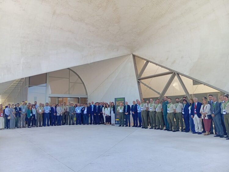 Las primeras Jornadas INSEC centran el trabajo en la defensa, la industria y la tecnología 1 Los participantes en la primera jornada de Industria, Sostenibilidad y Economía Circular organizada por la Federación Empresarial Segoviana, a las puertas del CIDE./ DAVID CASTILLO