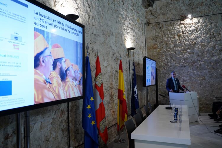 IE University genera más del 18,1% del PIB del sector servicios en Segovia, según PwC 1 Jordi Esteve, durante la presentación del informe que su firma de consultoría realizó acerca del impacto socioeconómico de la IE University en Segovia./ IE UNIVERSITY