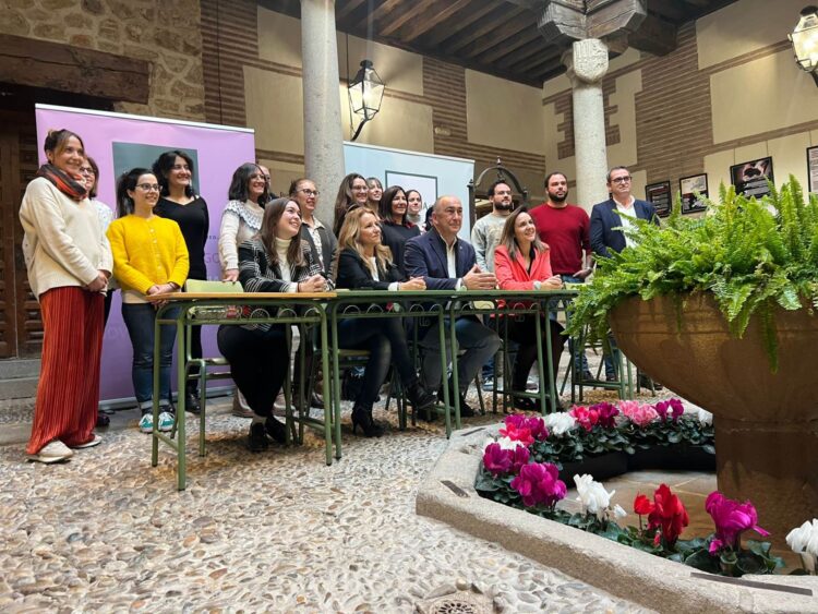 El arquitecto Enrique Nuere durante su conferencia en la Real Academia de San Quirce.