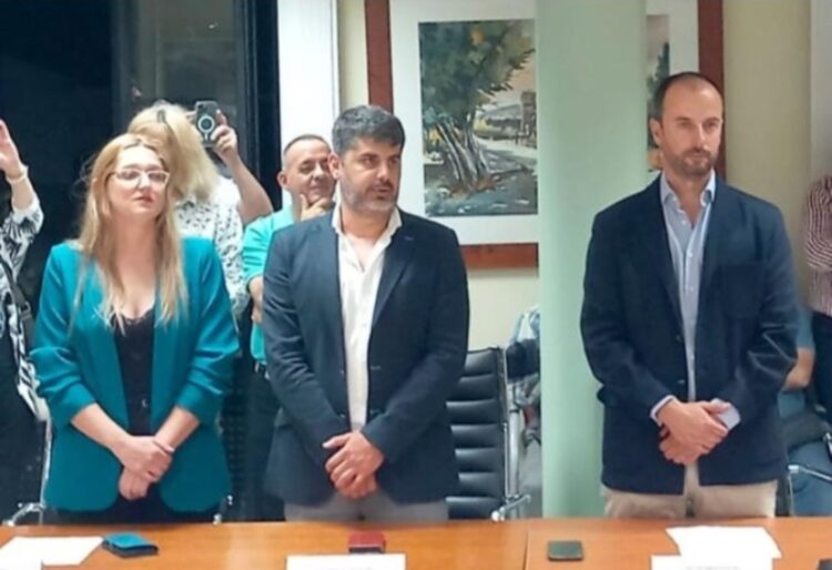 Los tres concejales de Municipio Unido durante el último pleno el Palazuelos de Eresma.