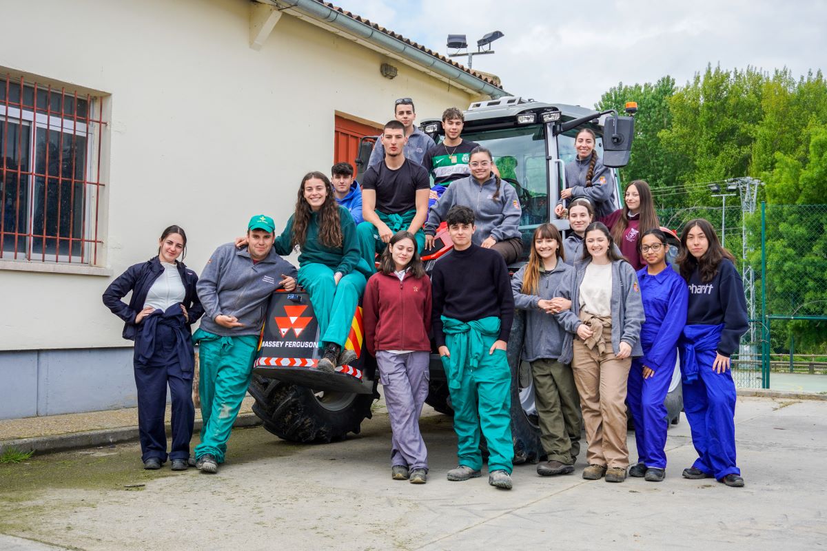 C.I.F.P “Escuela de Capacitación y Experiencias Agrarias”, un centro para el futuro 12 Técnico superior en Ganadería y Asistencia en Sanidad Animal.