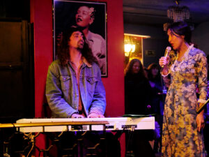 íñigo Bregel (Los Estanques) y Annie B. Sweet.