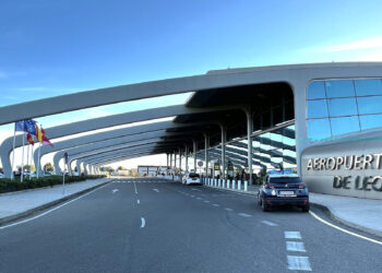 León superó a Valladolid en número de viajeros tras la marcha de Ryanair de Villanubla. / Campillo