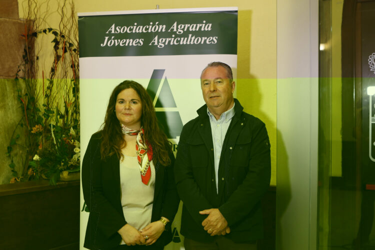 Dujo augura una buena cosecha de cereal aunque con precios bajos 1 Donaciano Dujo asiste a la Asamblea de Asaja Soria. / Concha Ortega