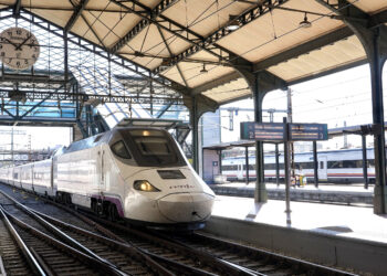 Renfe prosigue con la supresión de paradas en la región a partir del 9 de junio, pese a las numerosas protestas. / Miriam Chacón