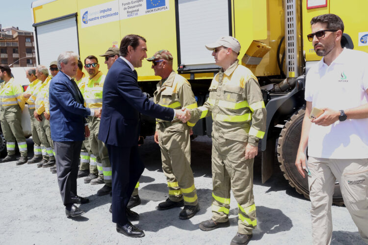 Castilla y León y Extremadura amplían su colaboración en la lucha contra incendios forestales 1 El acuerdo prevé la intervención en una zona comprendida por una franja de cinco kilómetros a cada lado del límite administrativo. / JCYL