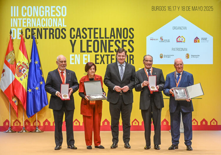 Mañueco anuncia un aumento del 30% en las ayudas al retorno 1 Inauguración del III Congreso de Centros de Castilla y León en el Exterior. / Ricardo Ordóñez