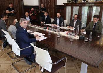 Sanz Merino anuncia que trabajará para que se repongan las paradas. / Juan Lázaro