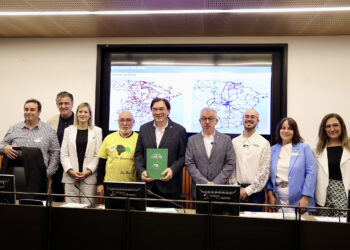 Soria Ya, Teruel Existe, Cuenca Ahora y La Otra Guadalajara dan una rueda de prensa en el Congreso de los Diputados. / Juan Lázaro