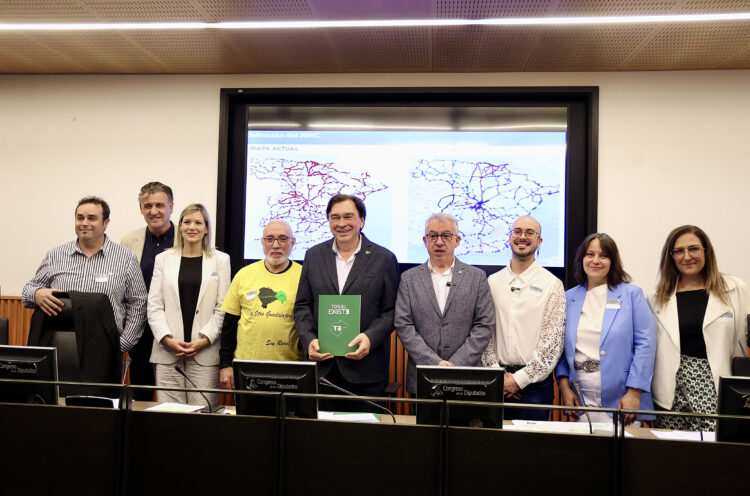 Soria Ya denuncia el Plan Estatal de Transporte que elimina paradas de autobús en áreas rurales 1 Soria Ya, Teruel Existe, Cuenca Ahora y La Otra Guadalajara dan una rueda de prensa en el Congreso de los Diputados. / Juan Lázaro