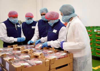 Visita de Leticia García a Hermi, beneficiaria en una edición anterior. / Leticia Pérez