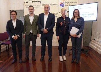 Firma de la nueva fase del proyecto de revisiones oculares gratuitas / DIPUTACIÓN
