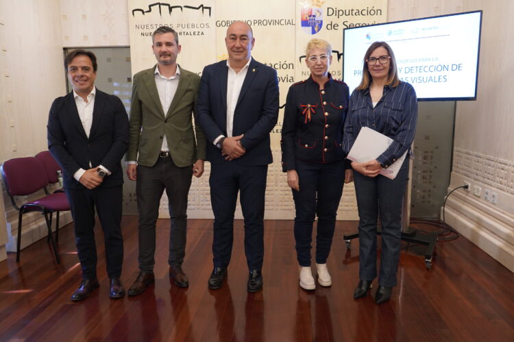 Firma de la nueva fase del proyecto de revisiones oculares gratuitas / DIPUTACIÓN