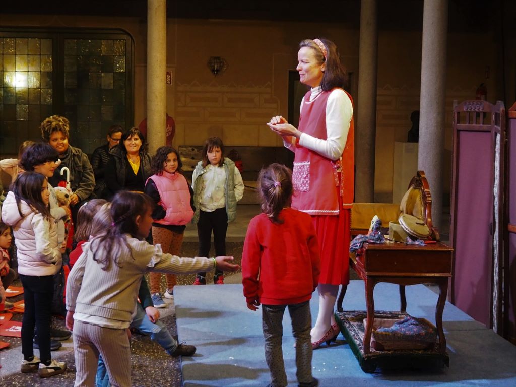 Más de 40.000 personas llenaron las calles durante el festival de Titirimundi 2 Espectáculo Volpinex. / DAVID EDUARDO CORONA