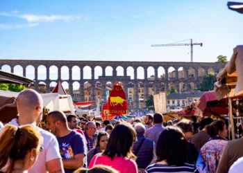 La calle se llenó de visitantes. /HÉCTOR CRIADO