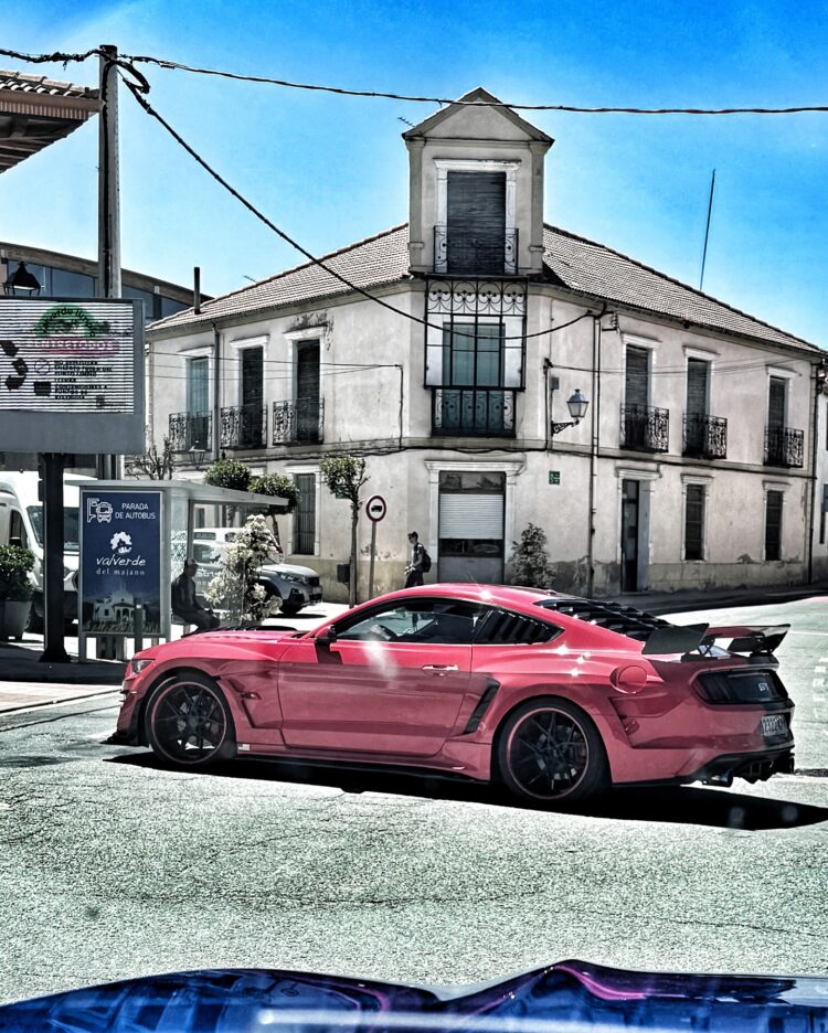 Un emblema del motor americano en Valverde del Majano 1 Uno de los vehículos participantes. /AYUNTAMIENTO VALVERDE DEL MAJANO