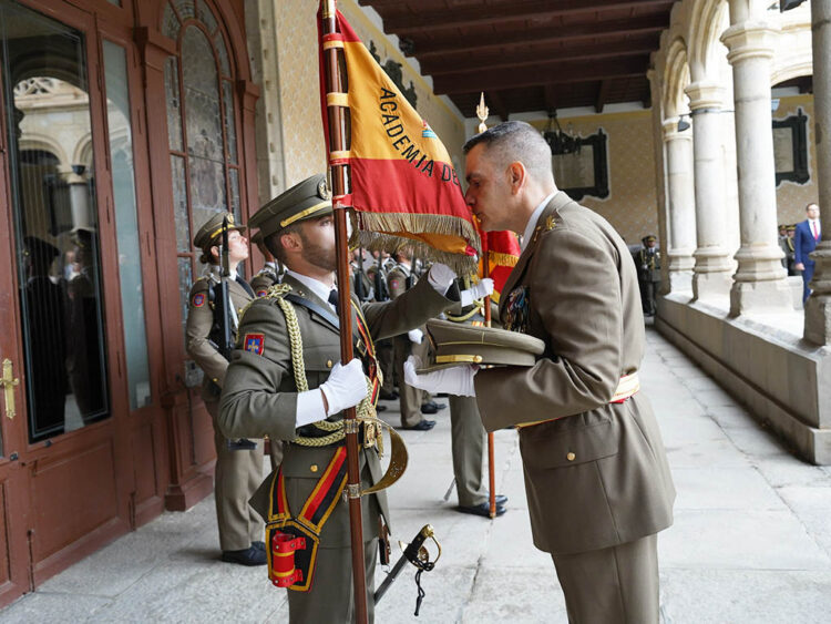 Acto de renovación del estandarte en la Academia de Artillería de Segovia. / ACART