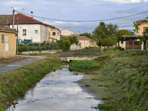 El Arroyo Melguero pasa por el casco urbano de Boceguillas.