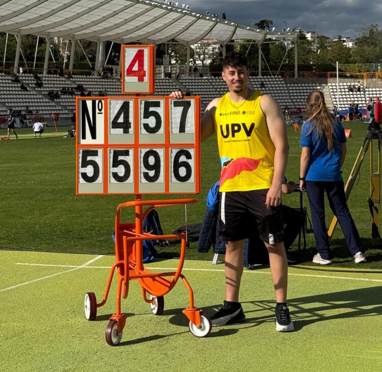 Jaime Manrique brilla en el Nacional Universitario con récord provincial incluido 1 Jaime Manrique posa con su récord durante la cita./CAS