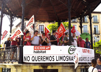 Concentración en la plaza de Mayor de FCC Medio Ambiente. / DAVID EDUARDO CASTILLO