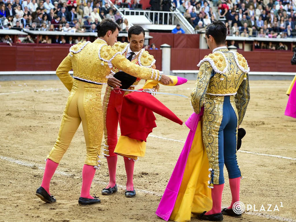 Mansedumbre sin sujección 2 Alejandro Chicharro confirma alternativa, de manos de Paco Ureña y en presencia de David Galván. / PLAZA 1