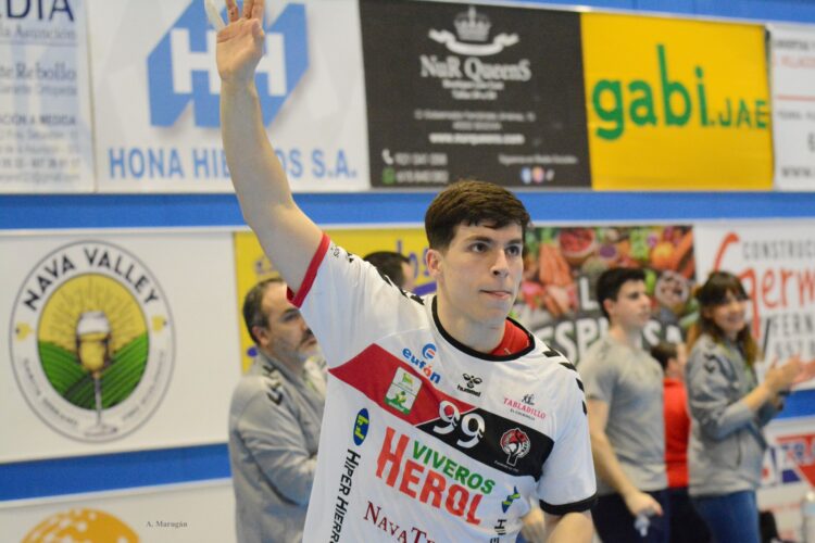 El pivote de Viveros Herol Nava, Pabo Herranz (FOTO: AMADOR MARUGÁN)