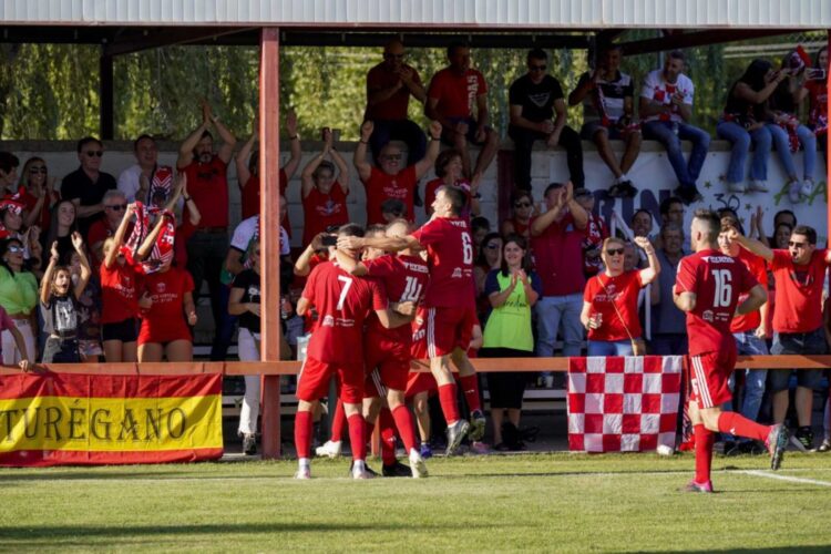 El Turégano celebra un gol en casa.