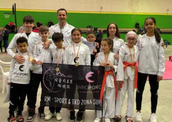 El CD Taekwondo-Sport Innoporc celebra las medallas.