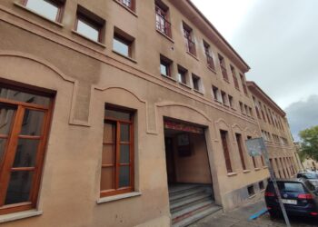 Acceso del IES Mariano Quintanilla, sede de la EOI de Segovia./MCM