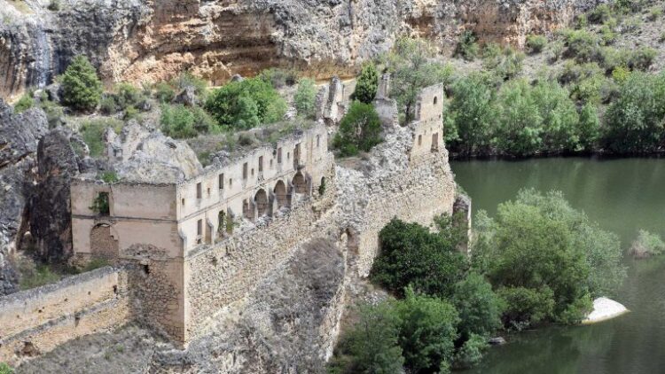 Cultura reevalúa el proyecto de restauración del monasterio de Santa María de la Hoz de Sebúlcor 1 Vista del monasterio de Santa María de la Hoz / E.A.