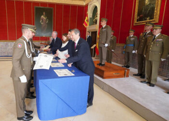 Entrega de títulos 'Segoviano Honorario' en el Alcázar. / ACART