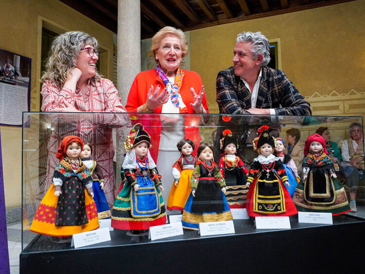 Los trajes tradicionales segovianos, en muñecas 1 Exposición ‘Muñecas segovianas. El legado de Milagros Pascual’. / Héctor Criado