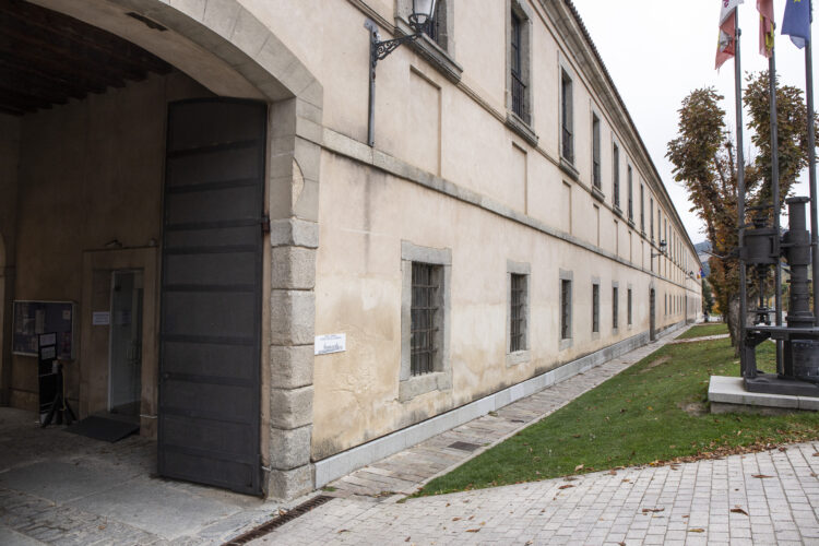 Luz verde al proyecto de restauración del eje entre el cementerio y la Real Fábrica de Vidrio de La Granja 1 Foto de archivo. Real Fábrica de Cristales de La Granja / NEREA LLORENTE