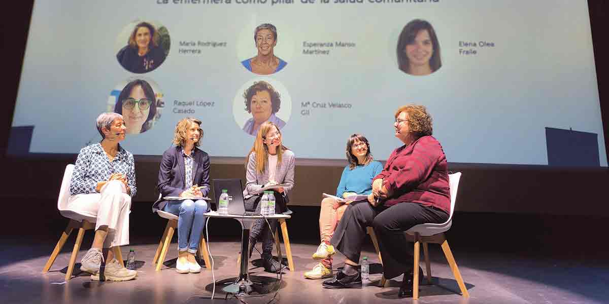 La asociación de estudiantes de enfermería premia el talento joven y la investigación en Castilla y León 3 FOTO MESA REDONDA CUIDAR EDUCAR PROMOVER Y PREVENIR web