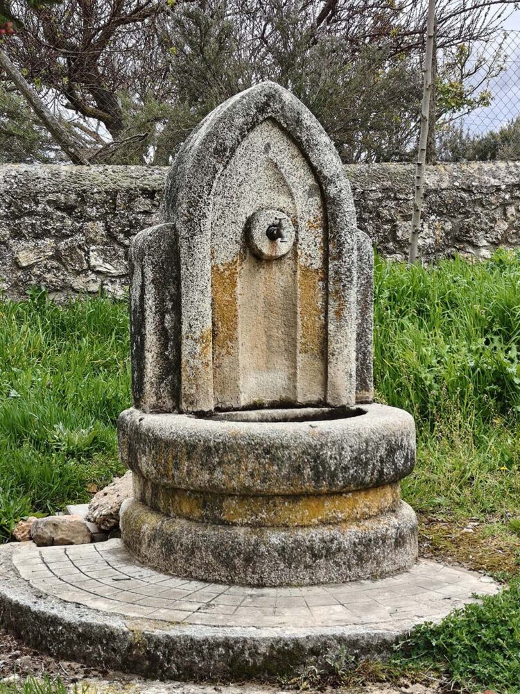 Fuentemizarra pertenece a Campo de San Pedro.