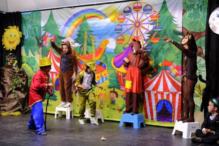 Una decena de grupos participarán en la 42 edición de la Real Muestra de Teatro Especial de Fuentepelayo 1 Otras ediciones de la Real Muestra de Teatro Especial de Fuentepelayo / E.A.