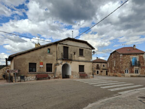 Durante la guerra de la Independencia de 1808, los correos franceses entre Madrid y París pasaban por Honrubia.