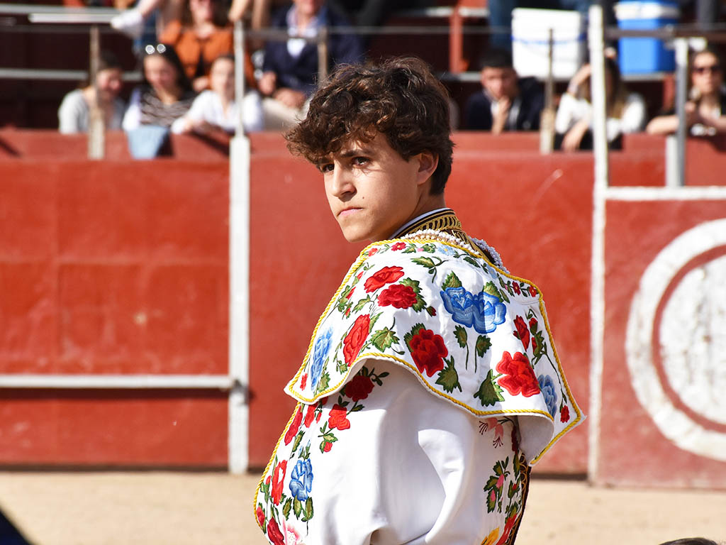 La Lastrilla se vuelca con las promesas del toreo 7 Jaime Hermosa, en su debut de luces en La Lastrilla. / A.M.