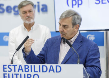 El consejero de Movilidad y Transformación Digital, José Luis Sanz Merino, junto a Francisco Vázquez. / ICAL - NACHO VALVERDE