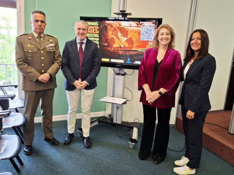 Segovia acogerá una jornada sobre Economía Circular y Defensa 1 José Manuel Puyuelo, Andrés Ortega, May Escobar y Beatriz Serrano. / FES