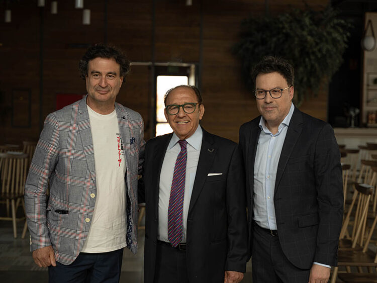 José María Ruiz, uno de los grandes referentes de la gastronomía castellana 1 Pepe Rodríguez, José María Ruiz y Carlos Álvaro, durante la presentación del libro. / GASTRONOMÍA JOSÉ MARÍA