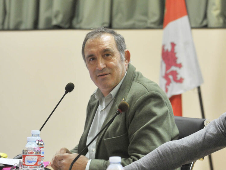 Julián Agulla, durante un acto de la Peña 'El Espontáneo' de Segovia. / KAMARERO