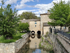 El molino hidráulico sobre el río Riaza en Montejo.