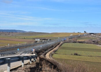 La autovía A-1 a su paso por el nordeste, entre Encinas y Fresno de la Fuente. / A.M.