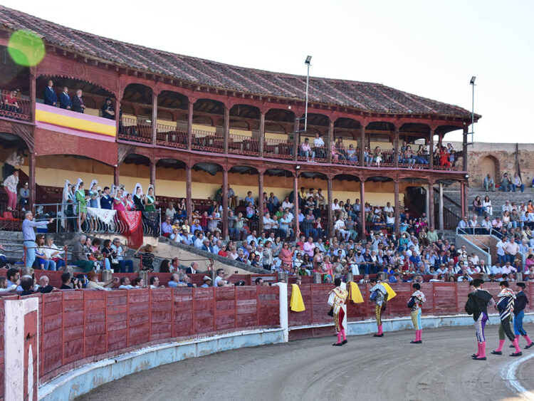 Paseíllo en la Plaza de Toros de Segovia. / A.M.